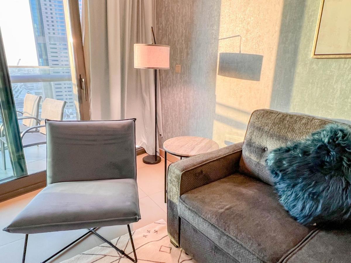 Appartamento Cosmos Living Downtown Dubai Esterno foto