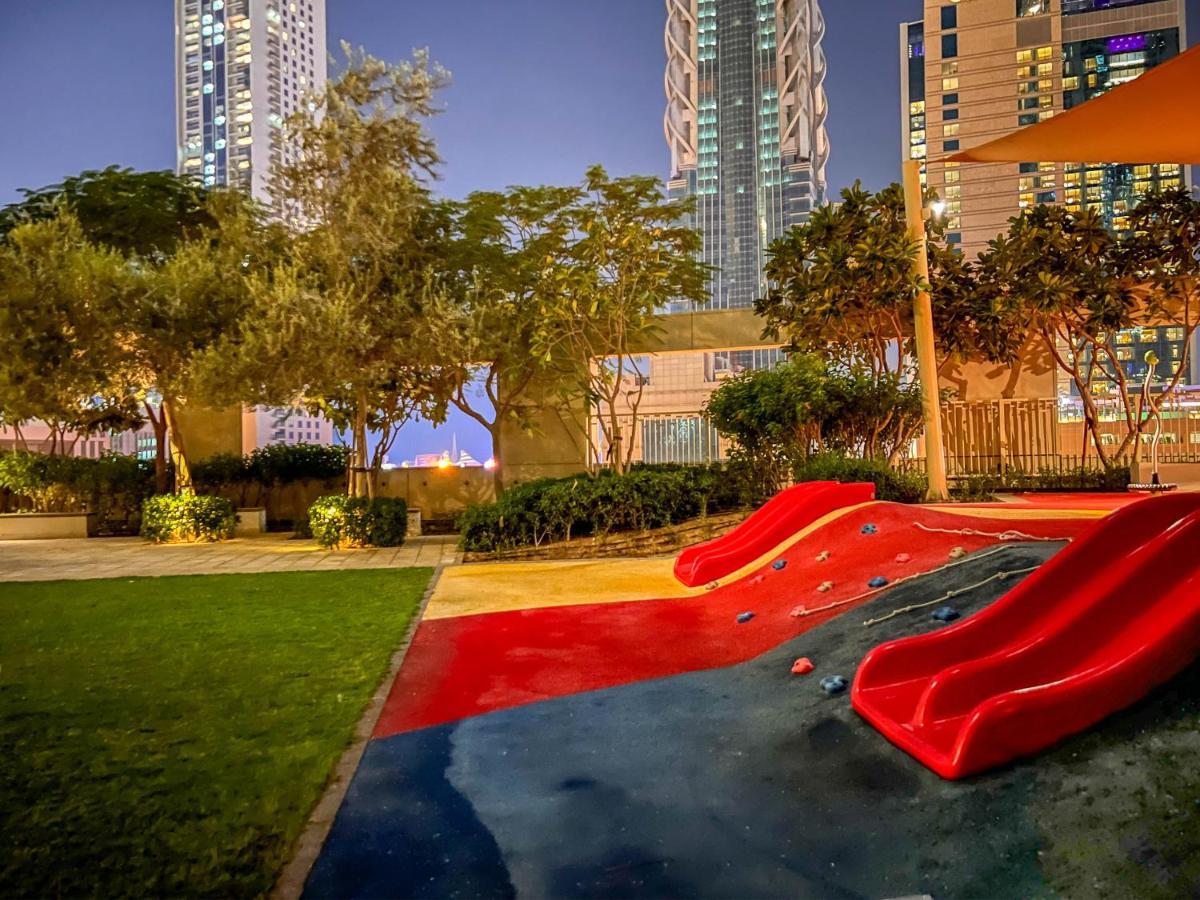 Appartamento Cosmos Living Downtown Dubai Esterno foto